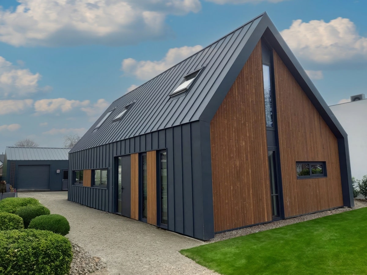 Woning thermisch vuren gevelbekleding